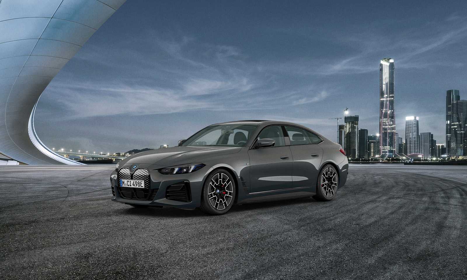 드라빗 그레이 메탈릭의 BMW i4 BEV 패밀리 에디션 공식 이미지